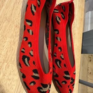 Red leopard print ship ons. Size 10. NIB